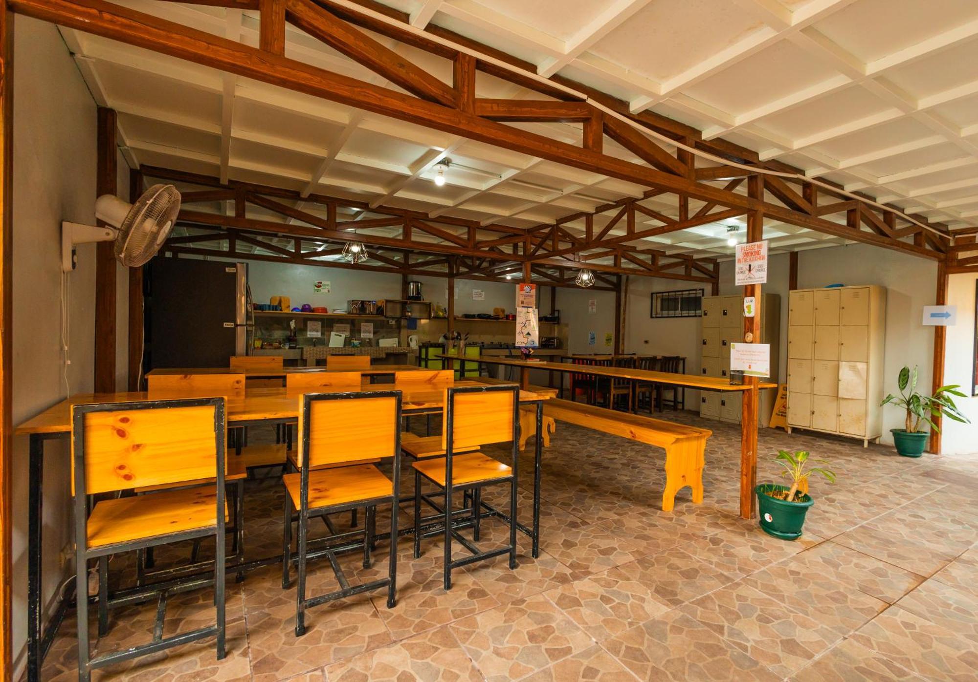 Arenal Sloth Hostel Ла Фортуна Экстерьер фото
